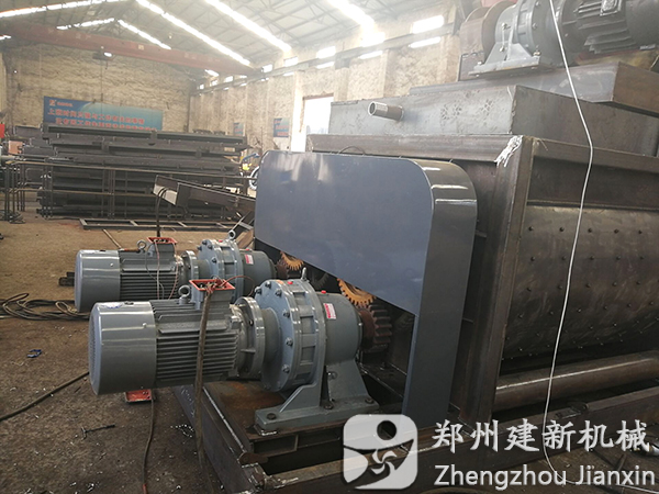 建新JS1500強(qiáng)制式混凝土攪拌機(jī)進(jìn)行試機(jī)運行